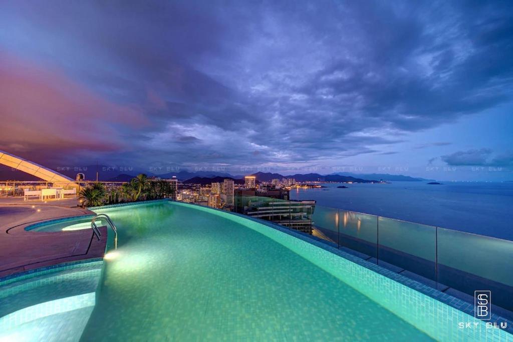 Panorama Central Nha Trang- Vietnam'S Highest Infinitive Rooftop Pool Exterior photo